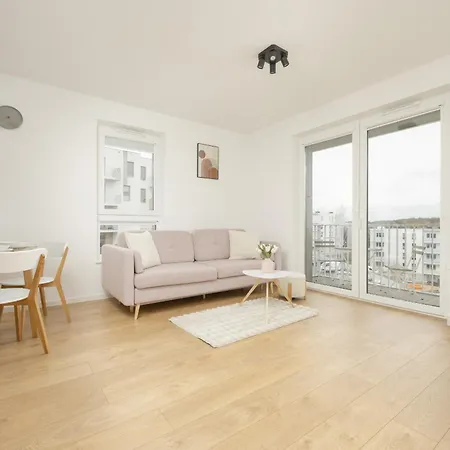Bright Pastel With Desk For Remote Work, Balcony And Parking By Renters * Γκντανσκ