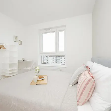 Bright Pastel With Desk For Remote Work, Balcony And Parking By Renters * Γκντανσκ