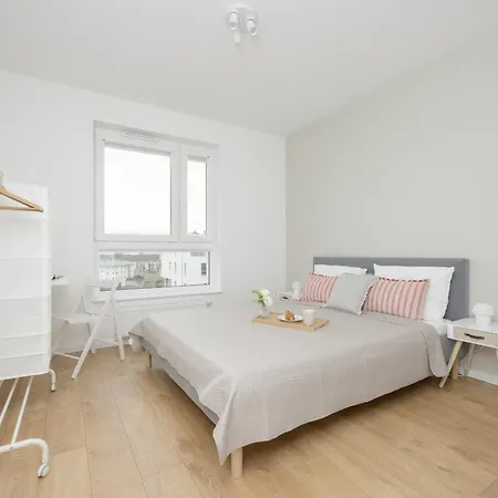 Διαμέρισμα Bright Pastel With Desk For Remote Work, Balcony And Parking By Renters Γκντανσκ