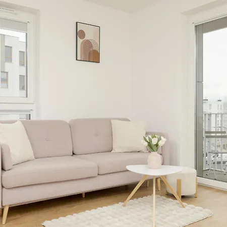Bright Pastel With Desk For Remote Work, Balcony And Parking By Renters * Γκντανσκ