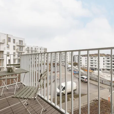 Διαμέρισμα Bright Pastel With Desk For Remote Work, Balcony And Parking By Renters